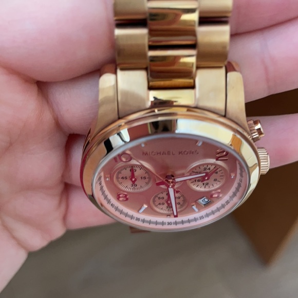 Michael Kors Rose Gold Watch - Picture 6 of 7